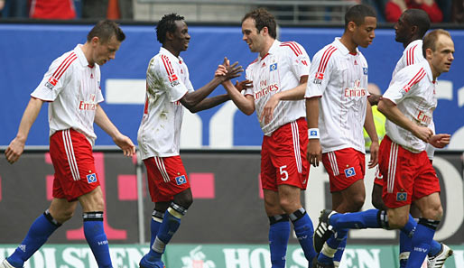 Jonathan Pitroipa (2. v. l.) erzielte am 26. Spieltag der Vorsaison den 1:0 Siegtreffer für den HSV