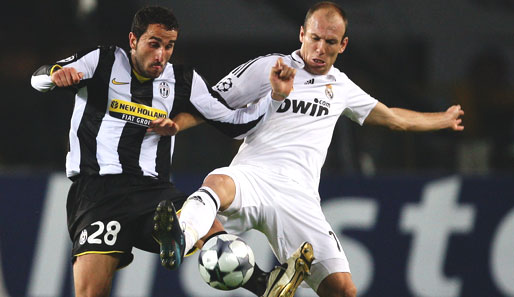 Juves Cristian Molinaro im Duell mit dem damaligen Real-Spieler Arjen Robben