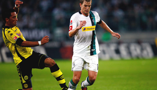 Das Hinspiel in Mönchengladbach gewann Dortmund durch ein Tor von Lucas Barrios (l.) mit 1:0