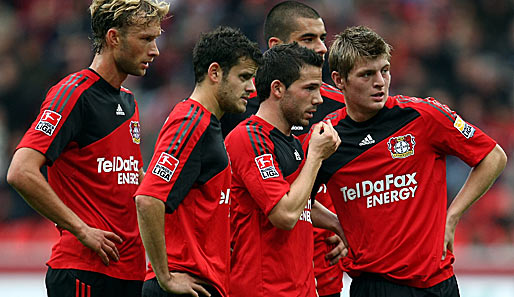 Gonzalo Castro (3. v. l.) und Leverkusen kassierten am vergangenen Spieltag die erste Niederlage