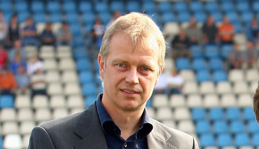 Thomas Ernst bleibt bis Ende 2011 Sportvorstand beim VfL Bochum
