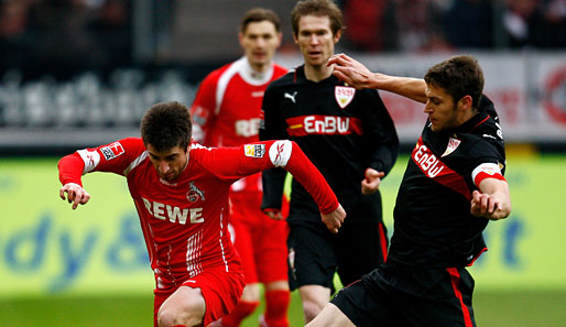 Zoran Tosic (l.) vom 1. FC Köln im Duell mit dem Stuttgarter Mathieu Delpierre