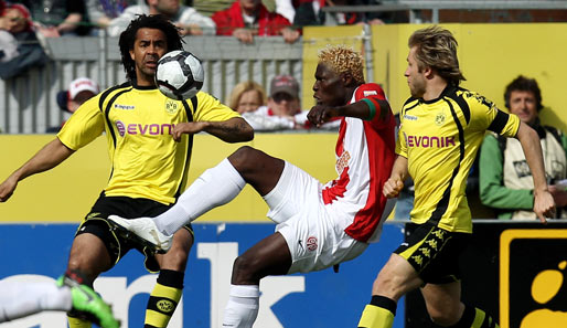 An der 0:1-Pleite gegen Mainz 05 konnten auch Patrick Owomoyela (l.) und Kuba (r.) nichts ändern