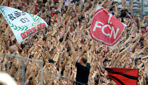 Der 1. FC Nürnberg setzte sich in der Relegation gegen Augsburg durch und hielt so die Klasse