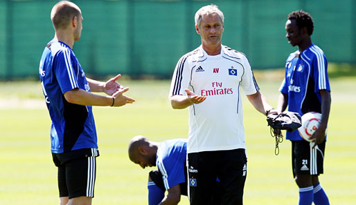 Am 24. Mai 2010 gab der HSV bekannt, dass Armin Veh (M.) Cheftrainer zur neuen Saison wird
