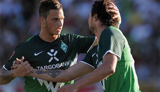 Arnautovic (l.) und Almeida: Hier jubeln sie zu zweit - aber wer bekommt den Platz neben Pizarro?