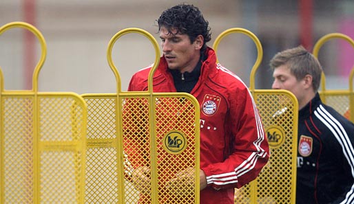 Mario Gomez (l.) und den Bayern liegt ein Angebot vom FC Liverpool vor