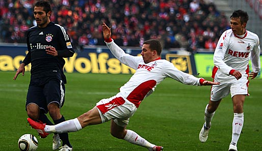 Lukas Podolski (M.) hofft auf die Kölner Fans als 12. Mann - in der Münchener Allianz Arena