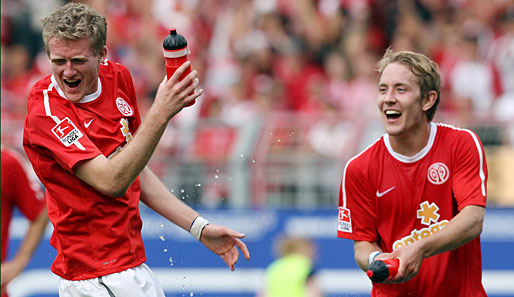 Lewis Holtby (r.) hat noch hohe Ziele mit Tabellenführer Mainz 05