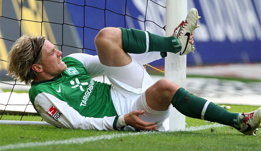 Der verletzte Clemens Fritz wechselte 2006 von Bayer Leverkusen zu Werder Bremen