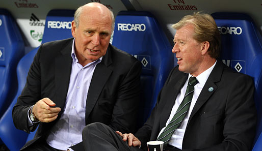 Manager Dieter Hoeneß (l.) und Trainer Steve McClaren sind noch nicht mit ihrem Team zufrieden