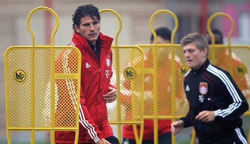 Zwei der wenigen fitten Spieler beim FC Bayern: Mario Gomez (l.) und Toni Kroos