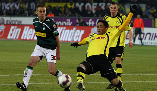 Das letzte Heimspiel gegen Mönchengladbach gewann Dortmund mit Lucas Barrios (r.) souverän 3:0
