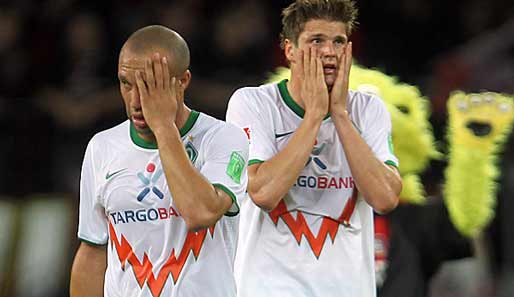 Mikael Silvestre (l.) konnte bei Werder Bremen bislang noch nicht überzeugen