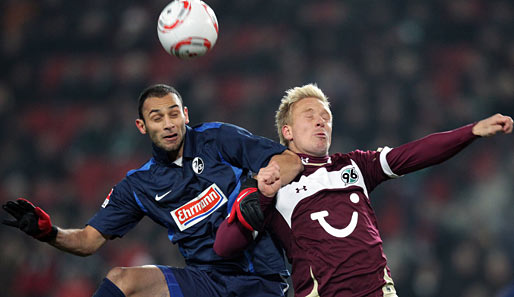 Ömer Toprak (l.) stand in dieser Saison für Freiburg in 12 Partien auf dem Platz
