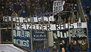 Schalke-Ultras machen Stimmung gegen Metzelder
