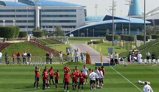 Der FC Bayern findet auf der Anlage der "ASPIRE Academy" in Doha perfekte Bedingungen vor