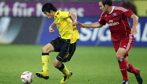 Dortmunds Shinji Kagawa (l.) ist nach seinem Mittelfußbruch erfolgreich operiert worden