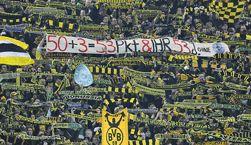 Die Fans feierten beim Revierderby zwischen Borussia Dortmund und dem FC Schalke 04 friedlich