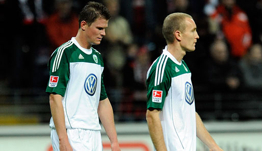 Alexander Madlung (l.) bleibt beim VfL Wolfsburg weiterhin suspendiert