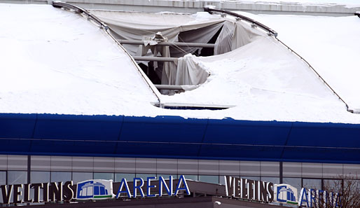 Die Arbeiten am Dach der Arena verzögern sich weiter. Die Kosten belaufen sich auf 20 Mio Euro