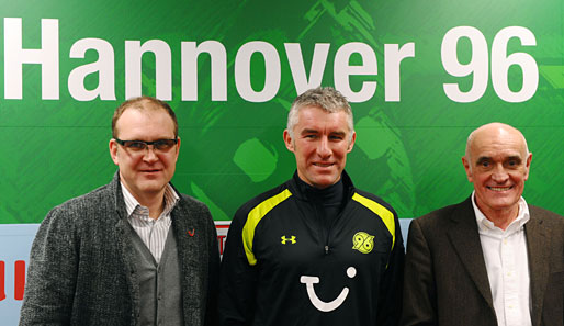 Jörg Schmadtke (l.) hat bei Hannover 96 einen unbefristeten Vertrag angeboten bekommen