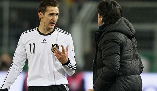 Miroslav Klose (l.) zum BVB? Joachim Löw wäre begeistert