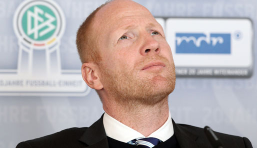 DFB-Sportdirektor Matthias Sammer ist besorgt ob der zahlreichen Trainerwechsel in der Bundesliga