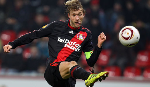 Bayer Leverkusens Simon Rolfes hofft weiterhin auf einen Verbleib von Trainer Jupp Heynckes