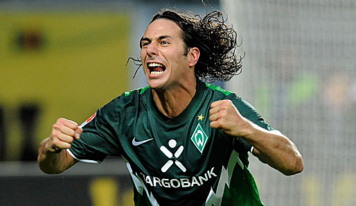 Werder-Geschäftsführer Klaus Allofs möchte den Vertrag mit Claudio Pizarro bis 2013 verlängern