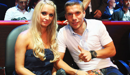 Lukas Podolski (r.) hat seine langjährige Freundin Monika geheiratet