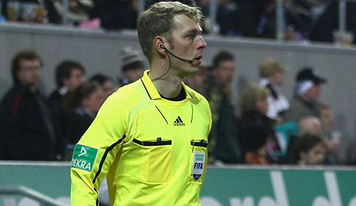 Andreas Schiffner wurde von einem Becher getroffen, das Spiel wurde mit 2:0 für Schalke gewertet