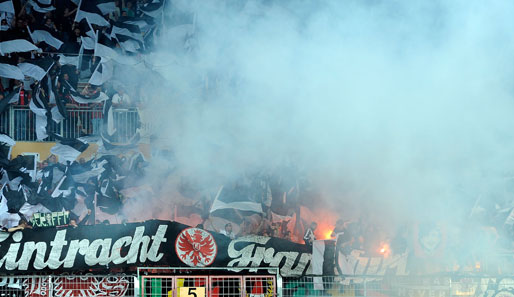Die Eintracht-Fans bedrohten nach der Niederlage in Mainz ihre eigene Mannschaft