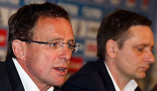 Trainer Ralf Rangnick (l.) und Vorstand Horst Heldt wollen Marco Höger nach Schalke holen