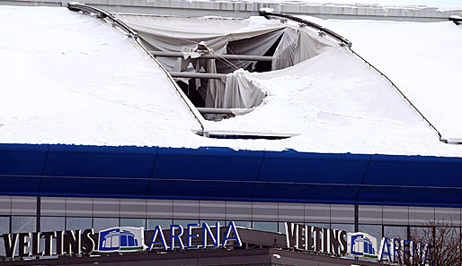 Das Schalker Stadiondach konnte die Schneemassen des vergangenen Winters nicht tragen
