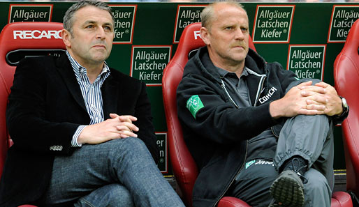 Werder-Geschäftsführer Klaus Allofs (l.) und Trainer Thomas Schaaf suchen nach Verteidigern