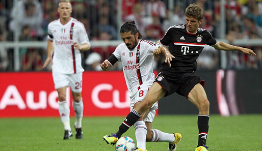 Thomas Müller (r.) ersetzte Franck Ribery auf der linken Seite des FC Bayern