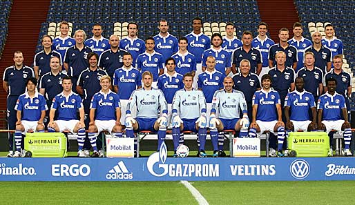 Der FC Schalke 04 wagt vor Beginn der Bundesliga-Saison 2011/2012 den Neuanfang