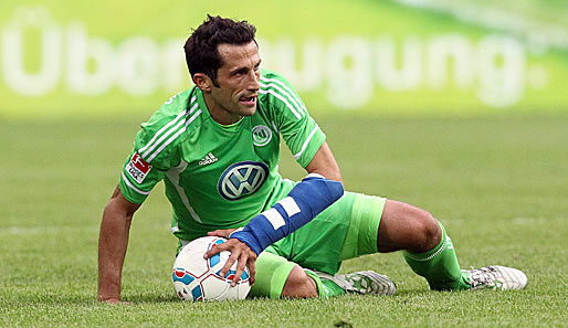 Neuzugang Hasan Salihamidzic spielt trotz Armbruch für den VfL Wolfsburg