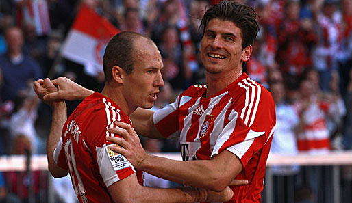 Arjen Robben (l.) und Mario Gomez stehen dem FC Bayern am Wochenende zur Verfügung