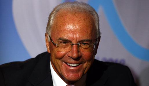 Franz Beckenbauer unterstützt die Kritik von Oliver Kahn an Bayerns Bastian Schweinsteiger