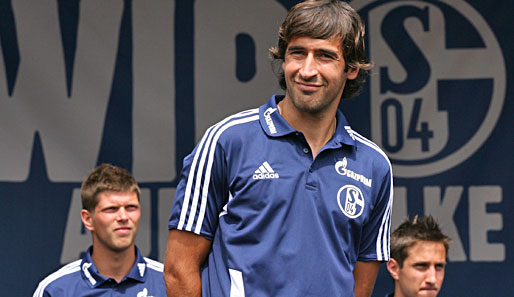 Der Vertrag von Raul beim FC Schalke 04 ist bis zum 30. Juni 2012 datiert