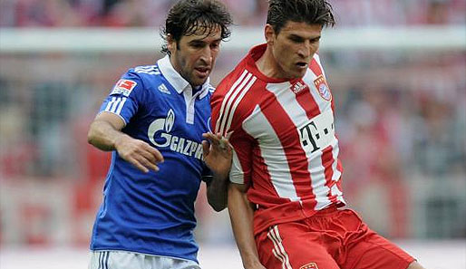 Sollen neue Verträge bekommen: Schalkes Raul (l.) und Bayerns Mario Gomez