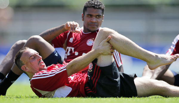 Abwehrspieler Breno (h.) hat das Training beim FC Bayern wieder aufgenommen