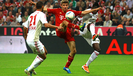 Thomas Müller (M.) vom FC Bayern sieht sich in zentraler Position am torgefährlichsten