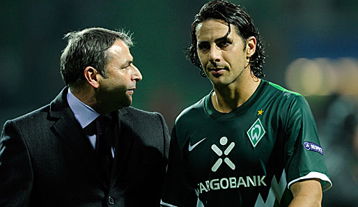 Werder Bremens Sportdirektor Klaus Allofs erteile einem Pizarro-Wechsel im Winter eine Absage