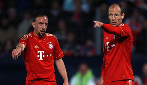 Arjen Robben (r.) und Franck Ribery zeigen den Weg: Für den FC Bayern geht es wieder nach Katar