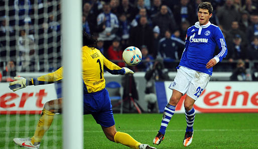 Klaas-Jan Huntelaar hat in dieser Saison bereits 15 Bundesliga-Tore für den FC Schalke 04 erzielt