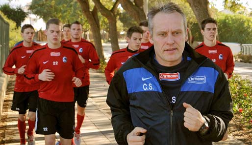 Freiburg-Coach Christian Streich geht voran - und soll den Klub zum Klassenerhalt führen