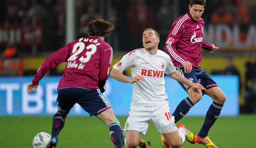 Lukas Podolski (M.) könnte den Kölnern womöglich mehrere Wochen fehlen